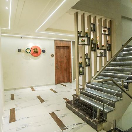 Familia Hotel And Banquets لاكناو المظهر الخارجي الصورة
