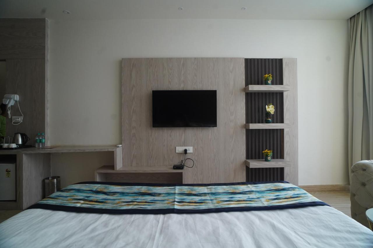 Familia Hotel And Banquets لاكناو المظهر الخارجي الصورة