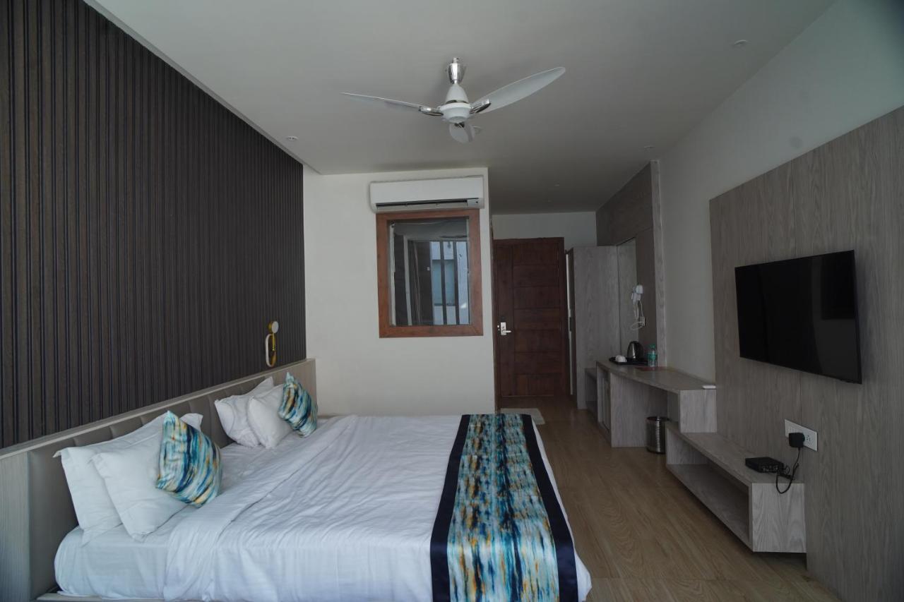 Familia Hotel And Banquets لاكناو المظهر الخارجي الصورة