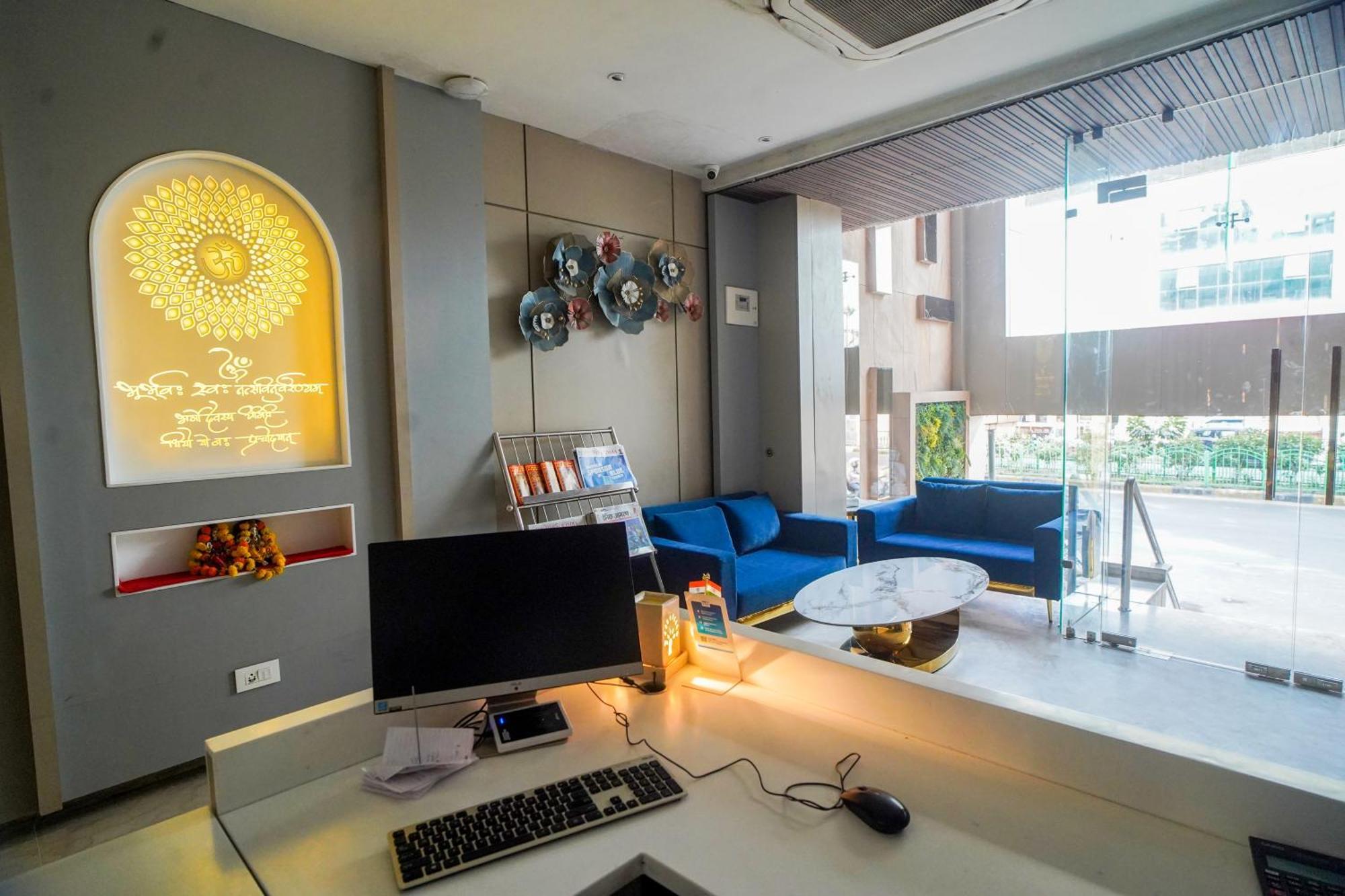 Familia Hotel And Banquets لاكناو المظهر الخارجي الصورة