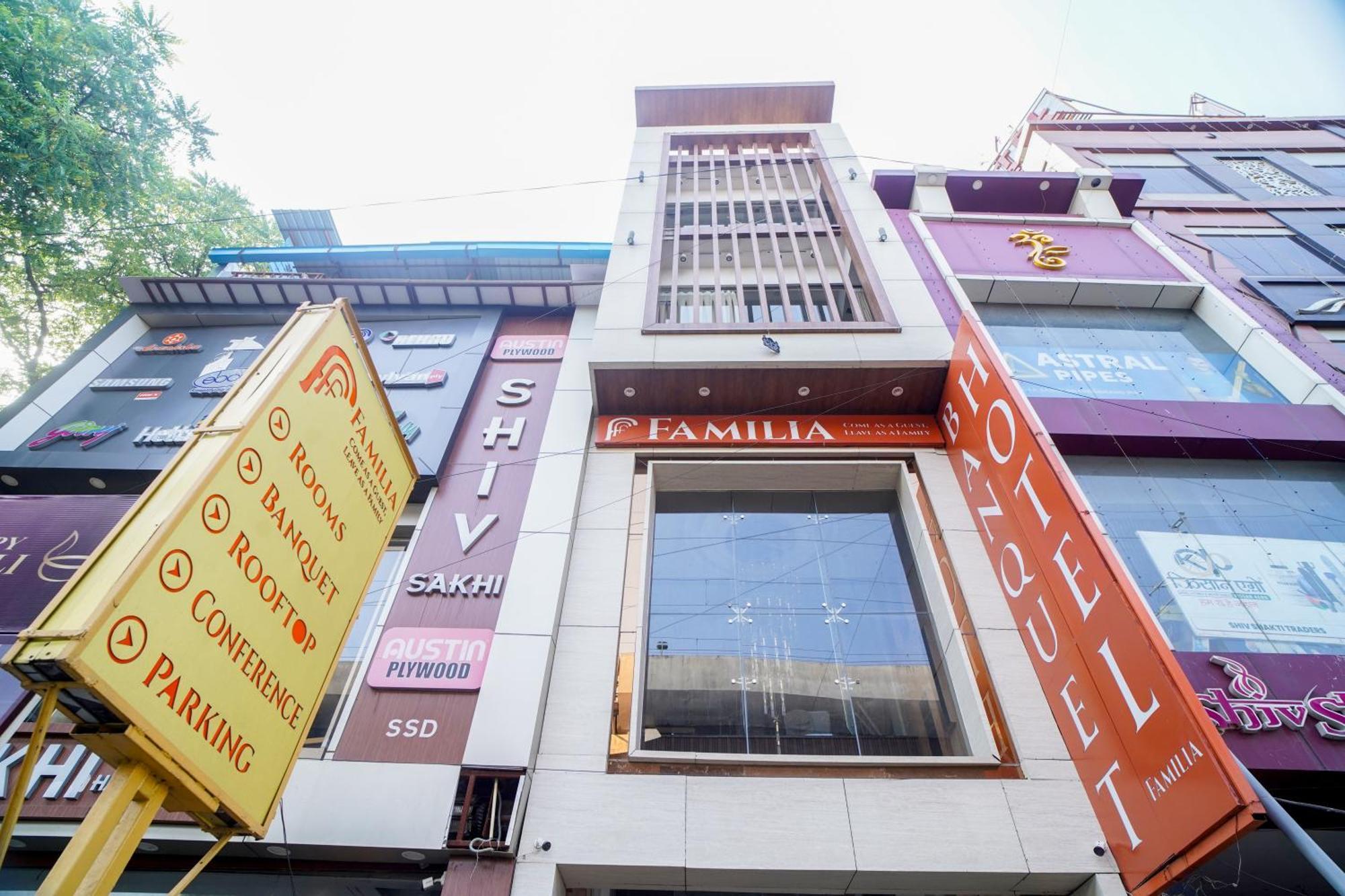 Familia Hotel And Banquets لاكناو المظهر الخارجي الصورة